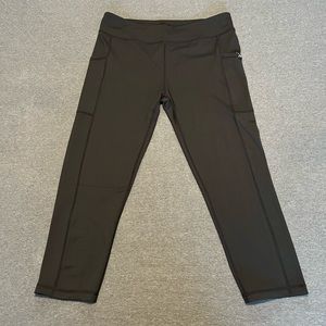 COPY - Constantly Varied Gear Blacklisted Capri Leggings xl